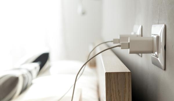 手機(jī)整夜充電可行嗎？有啥注意事項(xiàng)？這幾點(diǎn)要掌握