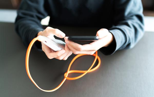 手機(jī)整夜充電可行嗎？有啥注意事項(xiàng)？這幾點(diǎn)要掌握